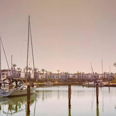 شقة Beautiful Penthouse Overlooking Marina Channels