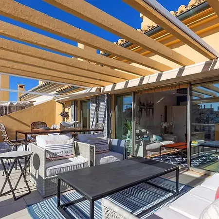 Beautiful Penthouse Overlooking Marina Channels