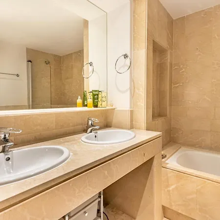 Beautiful Penthouse Overlooking Marina Channels * Sotogrande