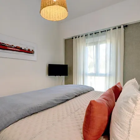 Beautiful Penthouse Overlooking Marina Channels Sotogrande