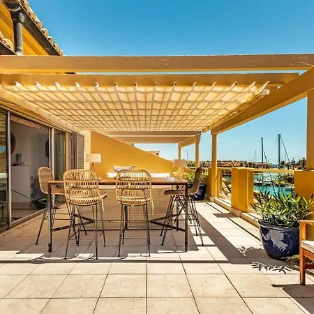 Beautiful Penthouse Overlooking Marina Channels