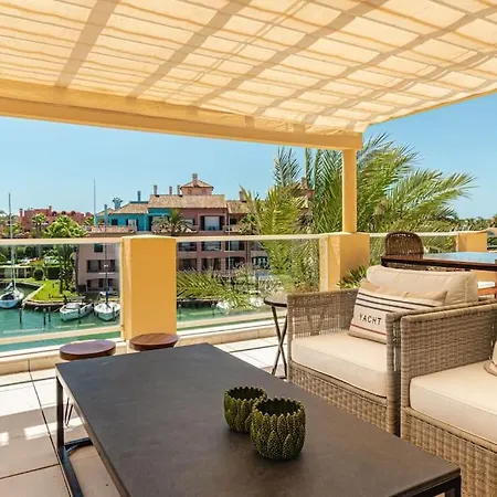 Διαμέρισμα Beautiful Penthouse Overlooking Marina Channels *