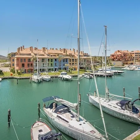 Beautiful Penthouse Overlooking Marina Channels * Sotogrande