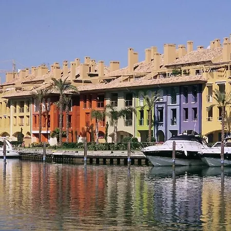 Beautiful Penthouse Overlooking Marina Channels